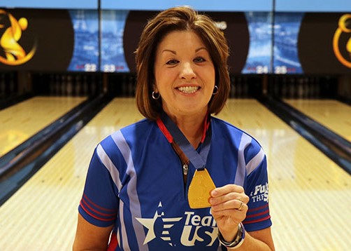 Leanne Hulsenberg and Trophy